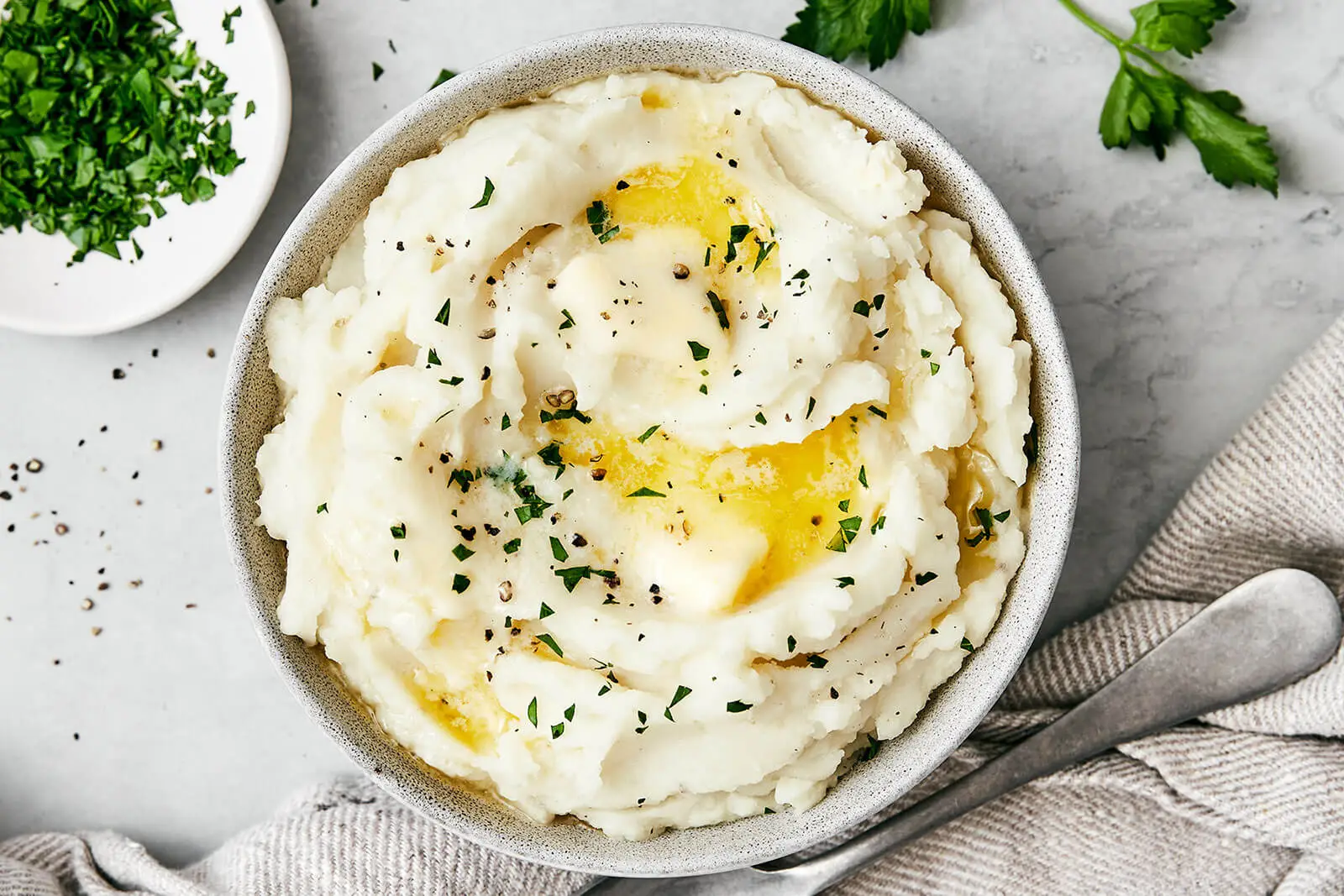 Creamy Mashed Potatoes with Butter and Chives