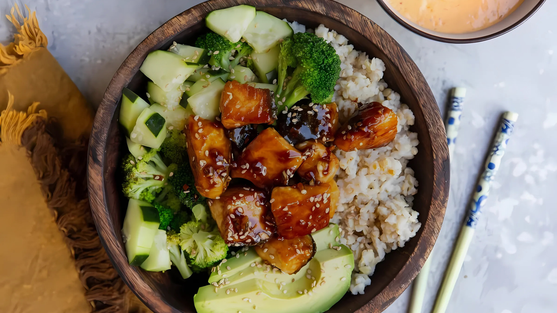 Sriracha Honey Glazed Salmon & Avo Bowl