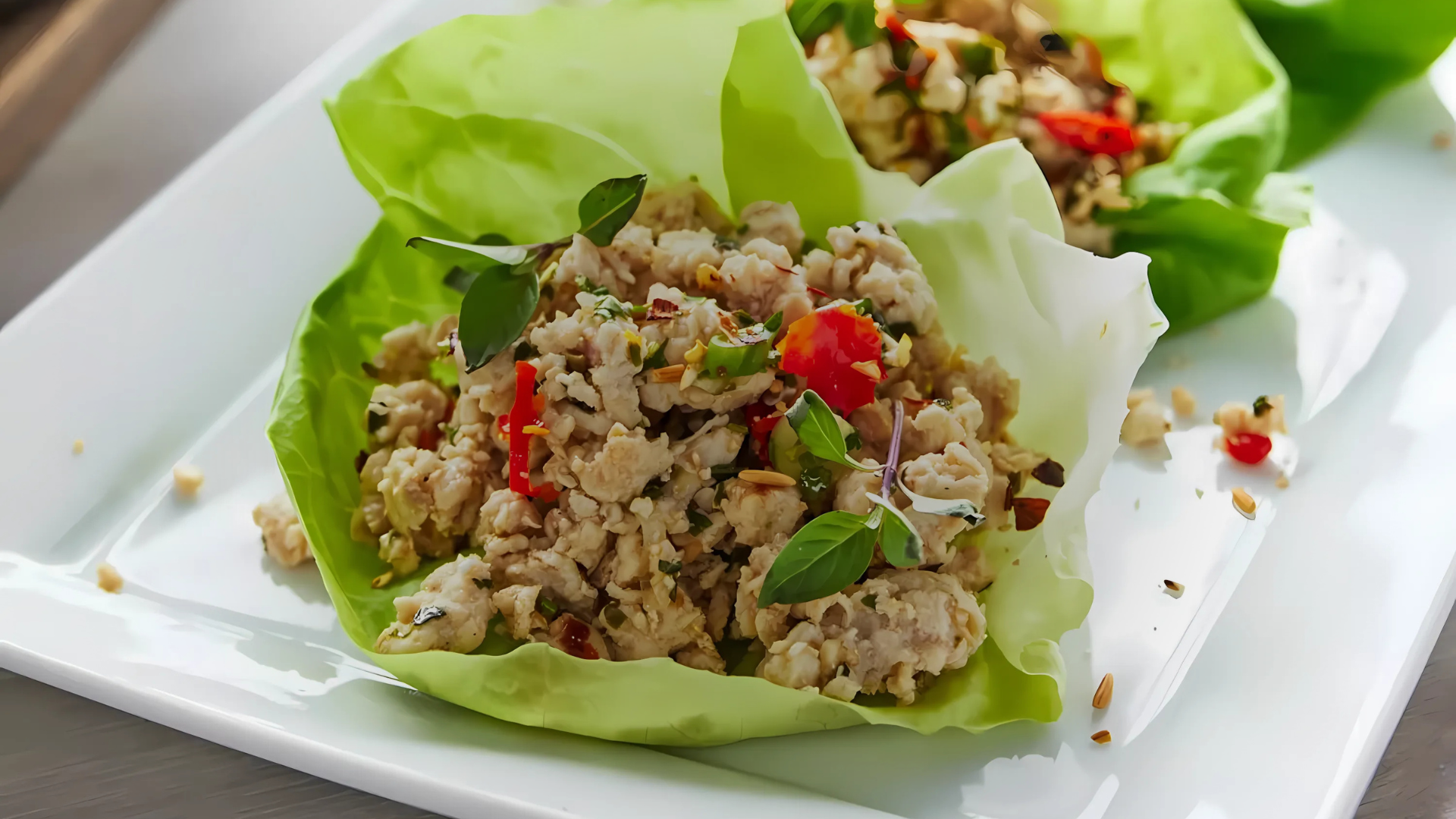 Prediabetic Minced chicken with Lettuce Cups