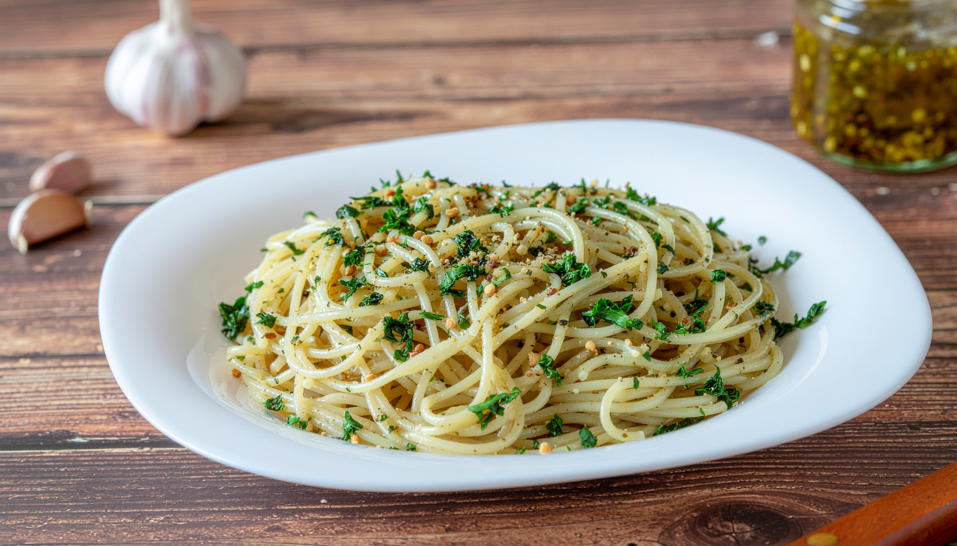 Super-Easy Aglio e Olio Pasta