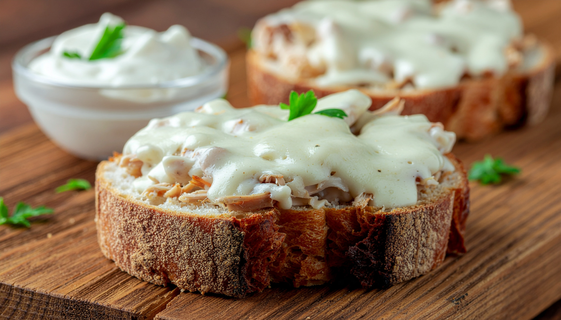 Chicken Alfredo Garlic Bread