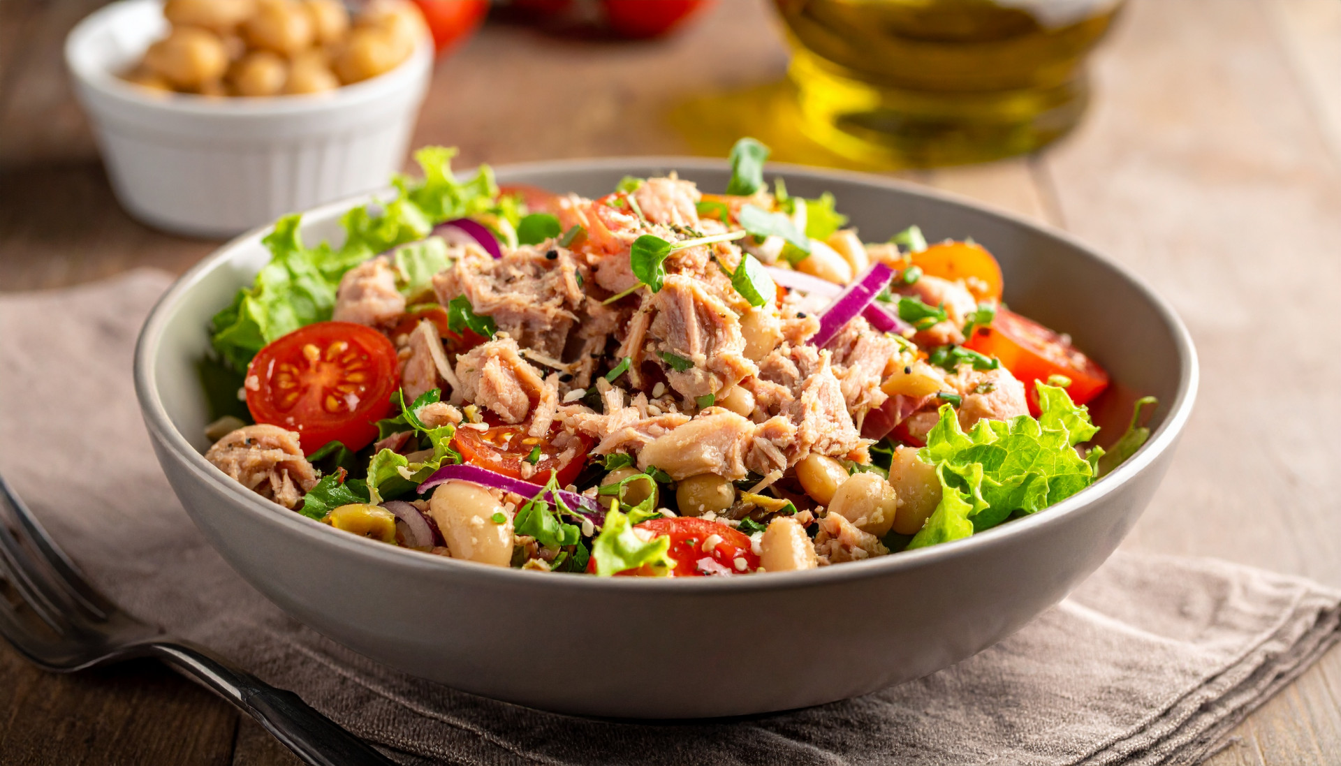 Mediterranean Tuna & White Bean Salad