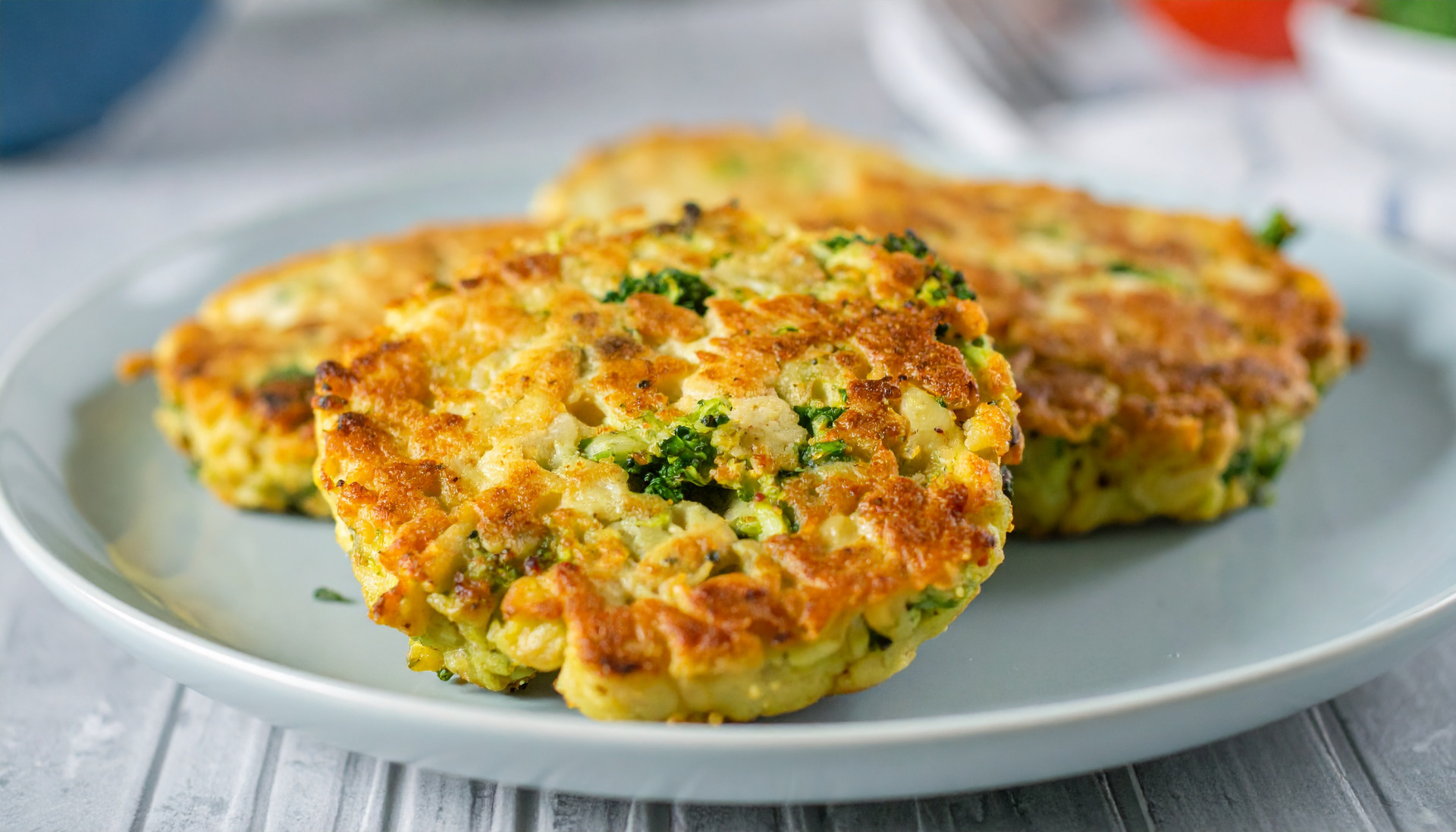 Crispy Chicken & Broccoli Rice Cakes