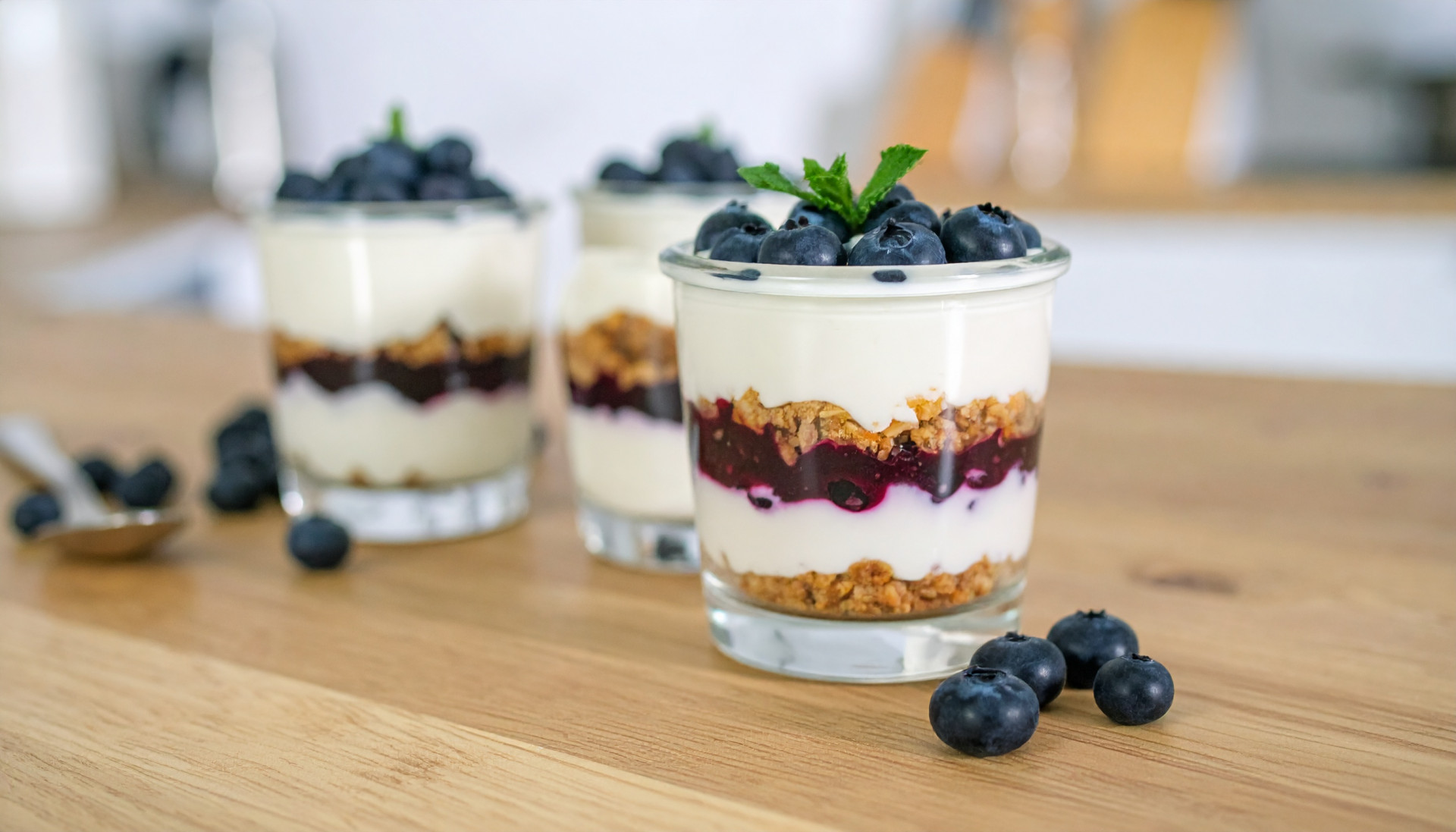 Blueberry Cheesecake Yogurt Parfaits